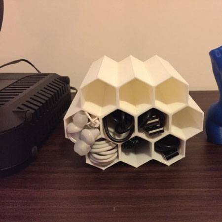 Organizator kablov (vir: thingiverse.com)