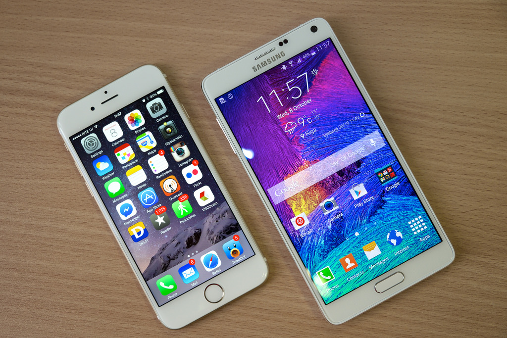 Danes se oblikovanje Samsungovih naprav precej razlikuje od Applovega.