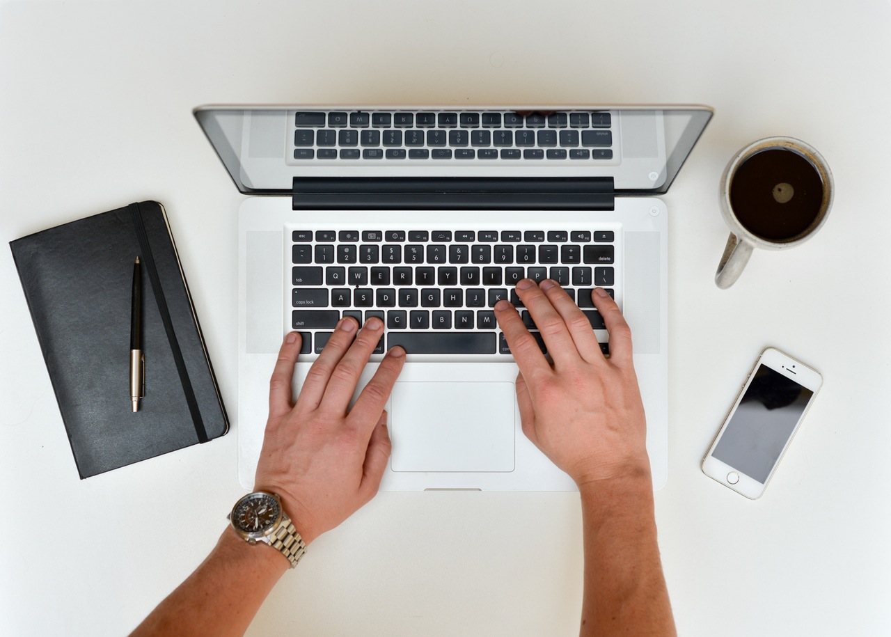 Apple bo še danes predstavil nove prenosne računlanike Macbook Pro. Kaj bodo pokazali?