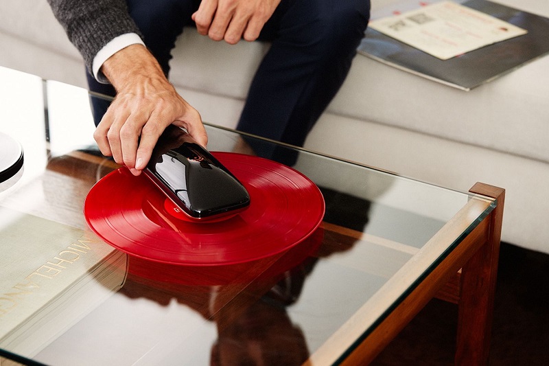 Pametni gramofon LOVE se lahko postavi kamorkoli