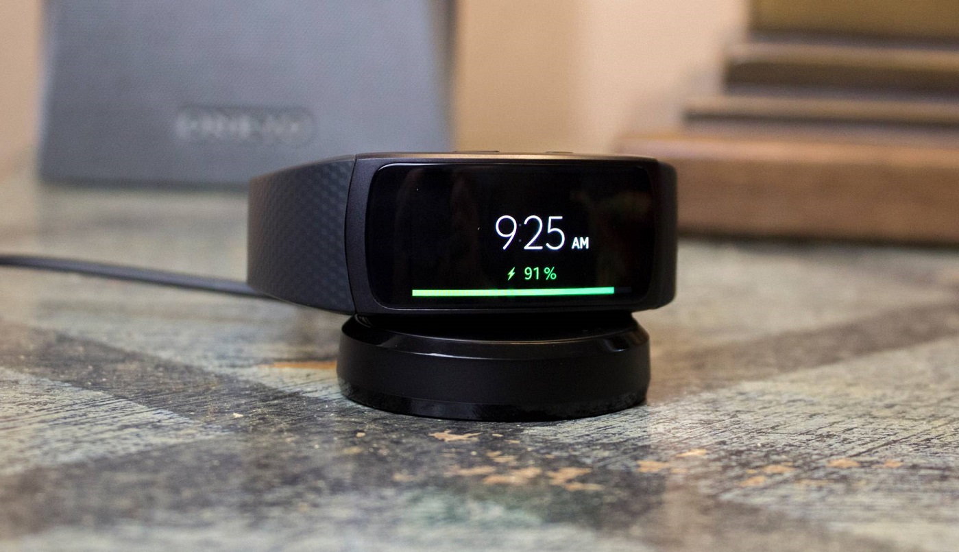 Samsung Gear Fit 2 Polnjenje