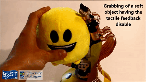 Roka s pomočjo senzorjev v pametni koži prepozna mehak predmet in ga prime kot običajna roka. Vir: University of Glasgow