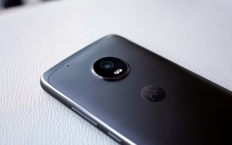 Moto G5 Plus lahko snema v ločljivosti 4K, G5 pa le v 1080p. Vseeno pa je zmogljivost kamere ena večjih izboljšav v primerjavi z lanskim G4. Vir: Phandroid