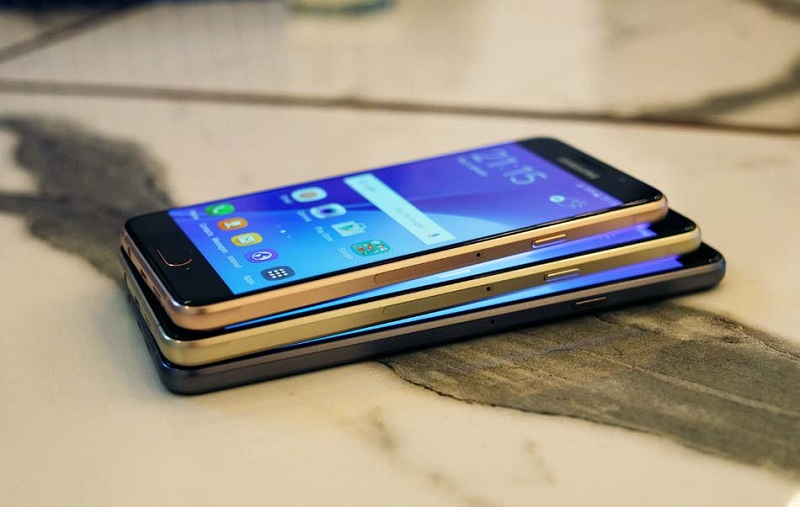 Samsung serija A prinaša izgled in lastnosti dražjega telefona v srednje cenovnem modelu. Vir: HardwareZone.com.ph