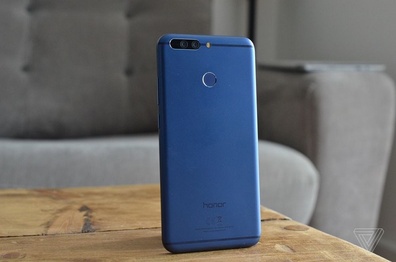 Letos so za najboljši Honor telefon izbrali privlačno kovinsko ohišje. Vir: TheVerge