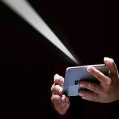 Bi radi napolnili baterijo telefona zgolj s svetlobo?