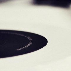 Laserski gramofon predvaja vaše vinilke brez igle