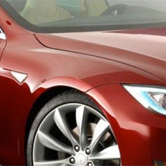 Tesla se lahko parkira brez voznika