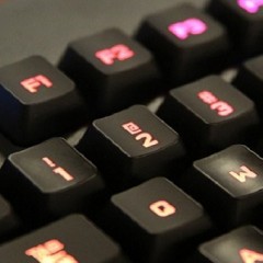 Logitech G z novo RGB mehansko tipkovnico