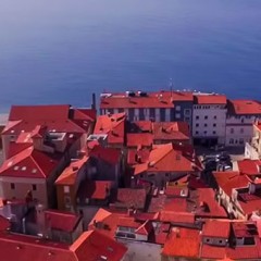 Dron trgovine enaA dostavil paket iz Ljubljane v Piran