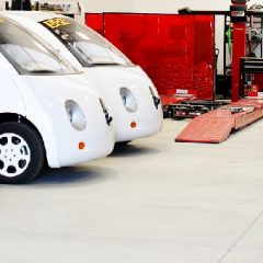 Novi Googlov patent za umikanje samovozečih vozil rešilcem