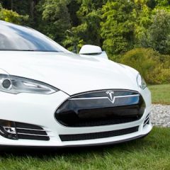 Tesla z rekordno prodajo vozil