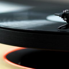 Prvi lebdeči gramofon slovenskega porekla