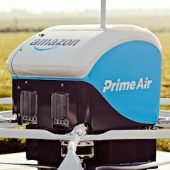Amazon opravil prvo dostavo z dronom v le 13 minutah