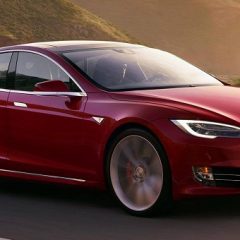 Tesla bo proizvajala polpriklopne in pickup tovornjake