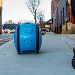 Ustvarjalci Vespe oblikovali robota, ki namesto vas nosi predmete
