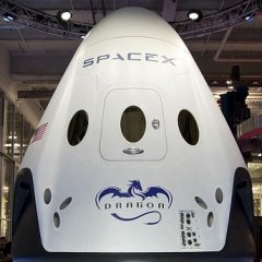 SpaceX želi poslati dva človeka na izlet okoli Lune