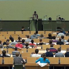 Umetna inteligenca lahko spremlja, kako pozorni so učenci med predavanjem