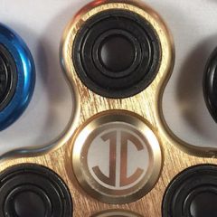 Vrtavka fidget spinner – (pre)vroč tehnološki trend?