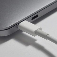 Ali je za vaš prenosnik bolje, da je neprestano vklopljen v elektriko?