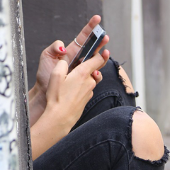 Najstniki vedno manj na Facebooku, a vedno pogosteje na spletu