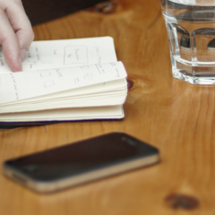 Ali nam mobilni telefoni samo prisluškujejo?