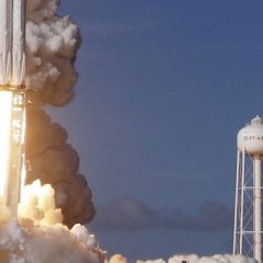 SpaceX bo na Luno poslal japonskega milijarderja