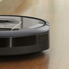 Robotski sesalnik Roomba i7+ samostojno prazni vrečke in si zapomni prostor