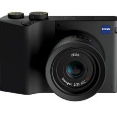 Zeiss je na zadnji del svojega prvega fotoaparata vgradil Adobe Lightroom