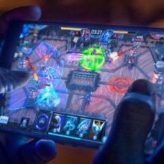 Revolucionarna igralna izkušnja kar na poti z Razer Phone 2