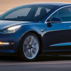 Tesla Model 3 končno na ogled v Teslinih evropskih salonih