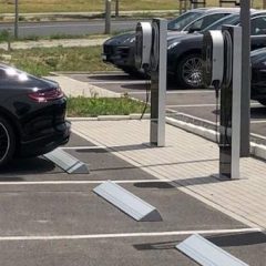 Porsche in BMW predstavila polnilnico, ki avto napolni trikrat hitreje od Tesline