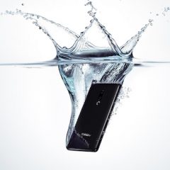 Meizu predstavil novi telefon brez priključkov in gumbov