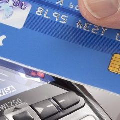 V Angliji prve bančne kartice s čitalci prstnih odtisov