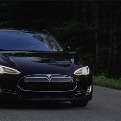 Tesla obljublja avtonomna vozila do leta 2020