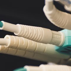 Internetni giganti si lastijo vedno več internetne infrastrukture
