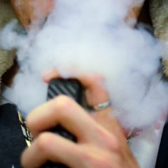 V ZDA se širi skrivnostna smrtna bolezen, povezana z uporabo elektronskih cigaret