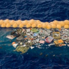 Naprava za čiščenje plastike iz oceanov je končno aktivna