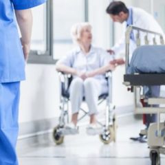 Deset bolnišnic omejilo delovanje zaradi izsiljevalske programske kode