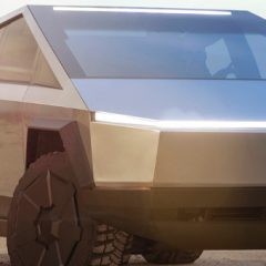 Tesla predstavila novi poltovornjak z drzno obliko