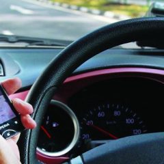 Zanašanje na sisteme za pomoč vozniku vodi do več motenj med vožnjo