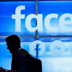 Facebook bo uporabnikom plačeval za zvočne posnetke glasu