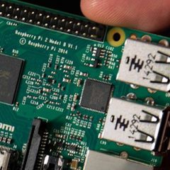 Raspberry Pi računalniki gredo za med v času karantene