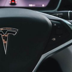 Elon Musk napoveduje boljše baterije v električnih vozilih v treh letih